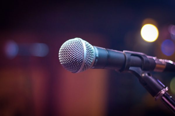 microphone-g70a7ef0cc_1280 pixabay